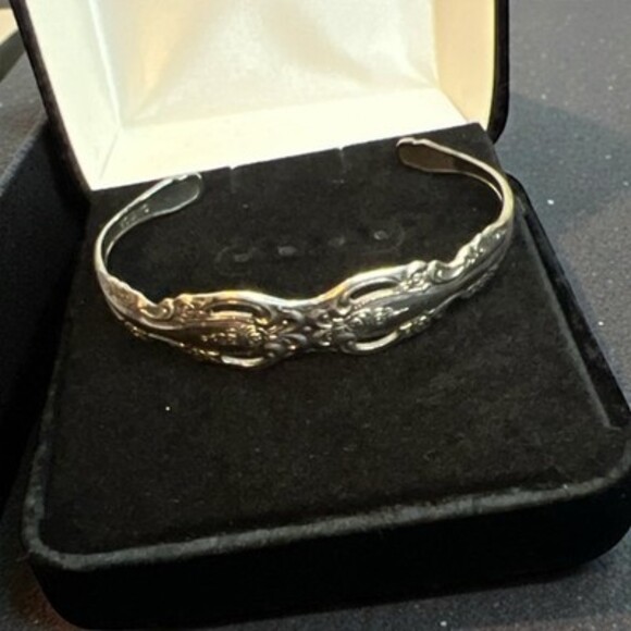 VINTAGE - Oneida Community Silverplate Cuff Bracelet - Picture 1 of 6